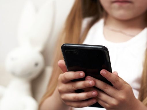 Research study: “School phone bans don’t boost grades or wellbeing”